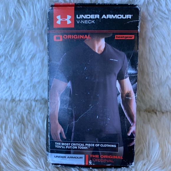 BNWT Mens Under Armour white v-neck Heatgear™️ ORIGINAL short sleeve t-shirt. - Picture 5 of 5